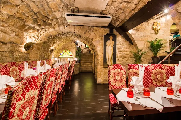 L’Escarmouche – Medieval-Style Private Dining Restaurant