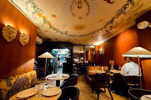 A secretive gourmet space where sharing and creativity merge around the seven sins.