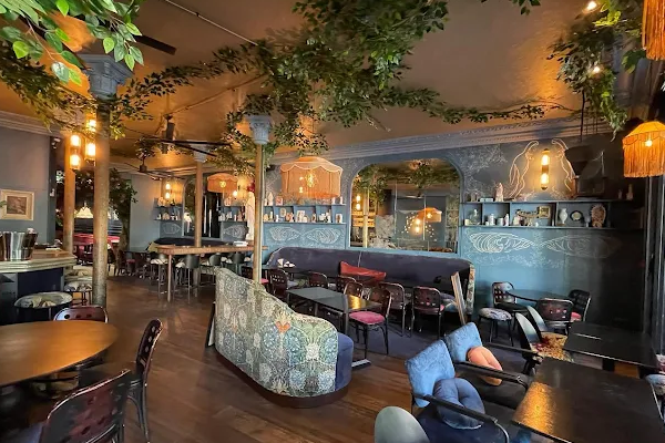 Maria Belza – Biarritz Vibes by the Canal