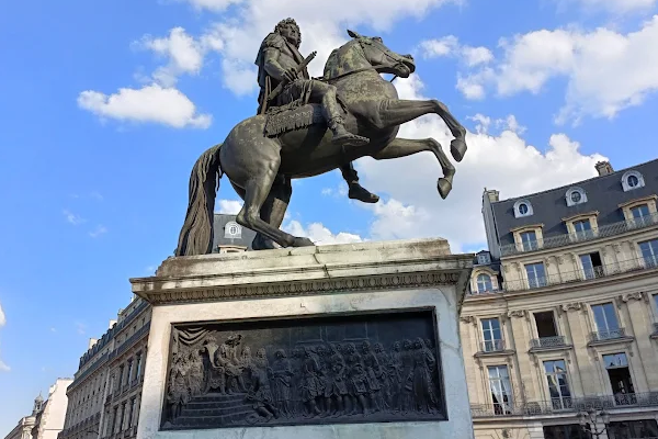 Statue équestre de Louis XIV – Place des Victoires