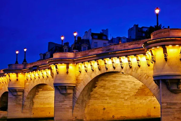 Pont Neuf – Paris’s Oldest Bridge