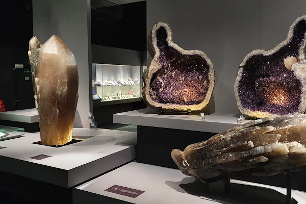 Geology & Mineralogy Gallery – National Museum of Natural History (Paris)