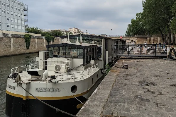 La Nouvelle Seine – théâtre, restaurant et bar sur la péniche