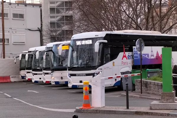 The official Paris Beauvais shuttle, a convenient, affordable, and secure service to reach Paris stress-free.